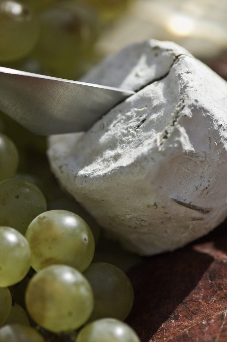 Crottin de Chavignol accompagné de raisins blancs