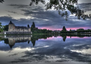 Photo du château de la Chapelle d'Angillon au coucher du soleil