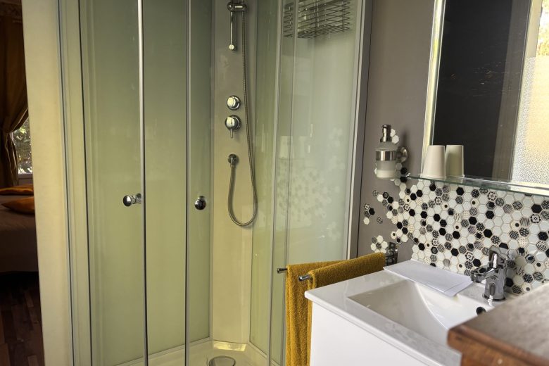 SDB 2 – Chambre Road Trip – Les Genebruyères