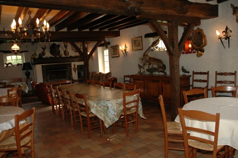 domaine-theau-salle-a-manger-2