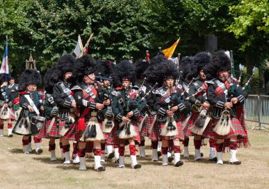 Défilé d'un Pipe-Band lors des Fêtes Franco-Ecossaises