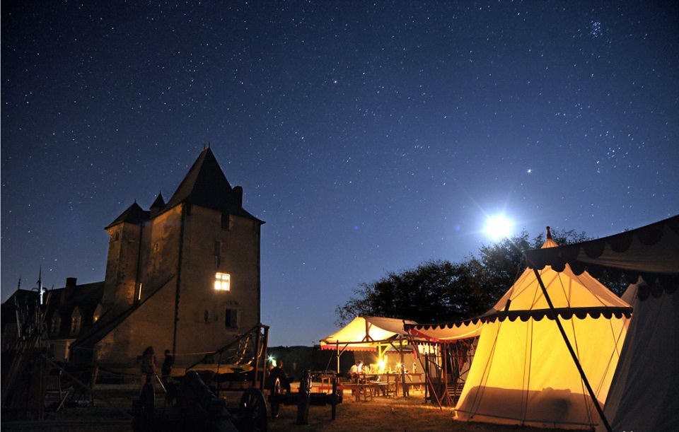 Campement pris de nuit