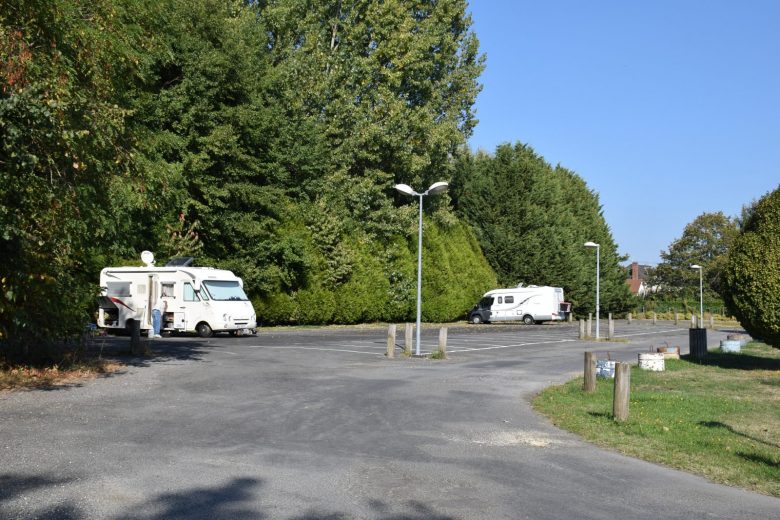 Aire-de-camping-car-parking-du-pre-qui-danse-aubigny-sur-nere-2