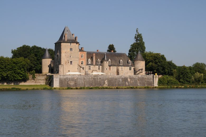 chateau-chapelle-angillon