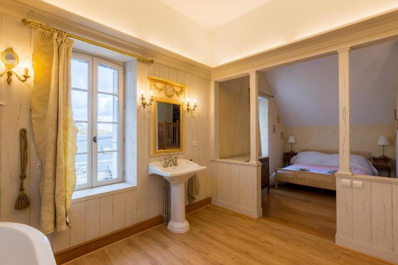 Chambre 5 – L&rsquo;école des Naudins – Oizon
