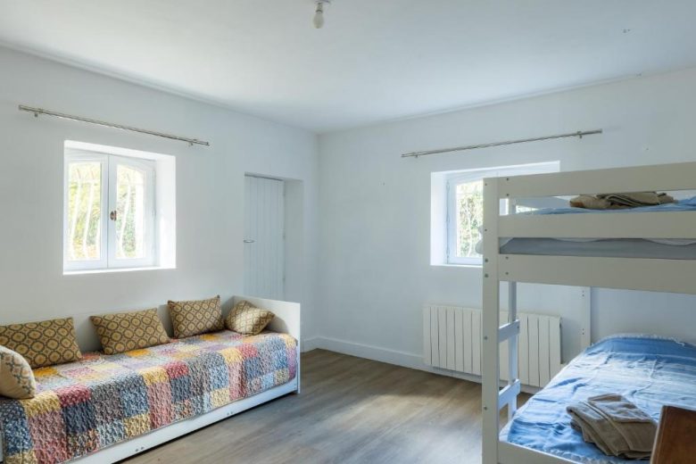Chambre 6 – L&rsquo;école des Naudins – Oizon