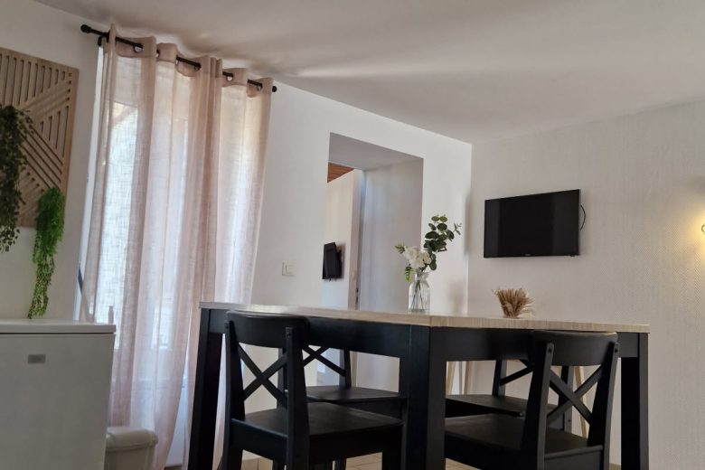 Espace repas 2 – Douce parenthèse au coeur d’Aubigny – Aubigny