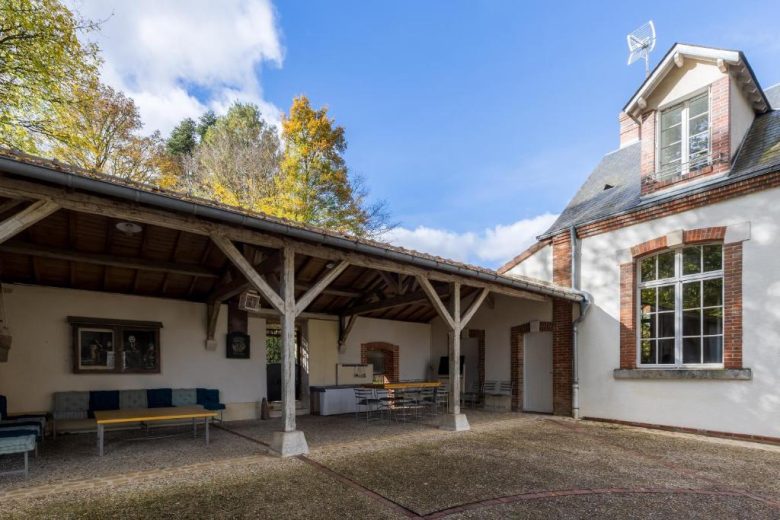 Extérieur 1 – L&rsquo;école des Naudins – Oizon