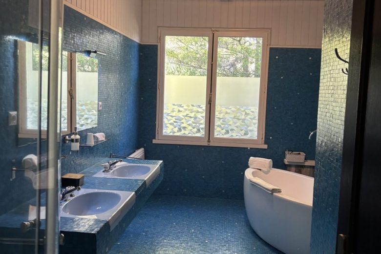 SDB- Chambre Sensualité- Les Genebruyères