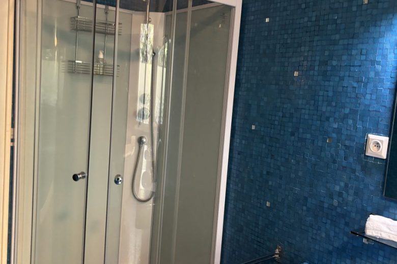 SDB 5- Chambre Sensualité- Les Genebruyères