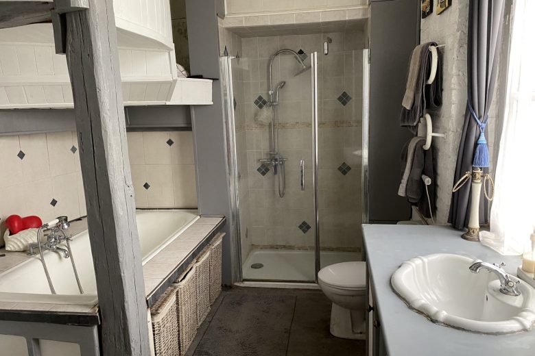 Salle de bain chambre rdc