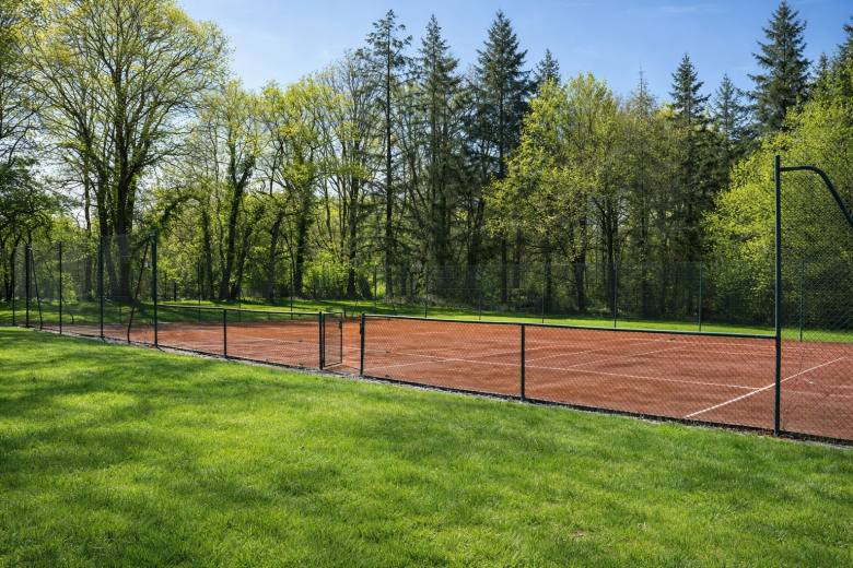 Terrain de Tennis – Domaine des Bouffards – Brinon-sur-Sauldre